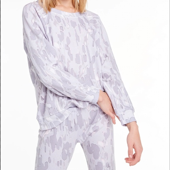 WILFOX 🦊 2 piece SET! Sweatshirt M, sweatpants L! So cute gray camo VEUC! $180! - Picture 5 of 13